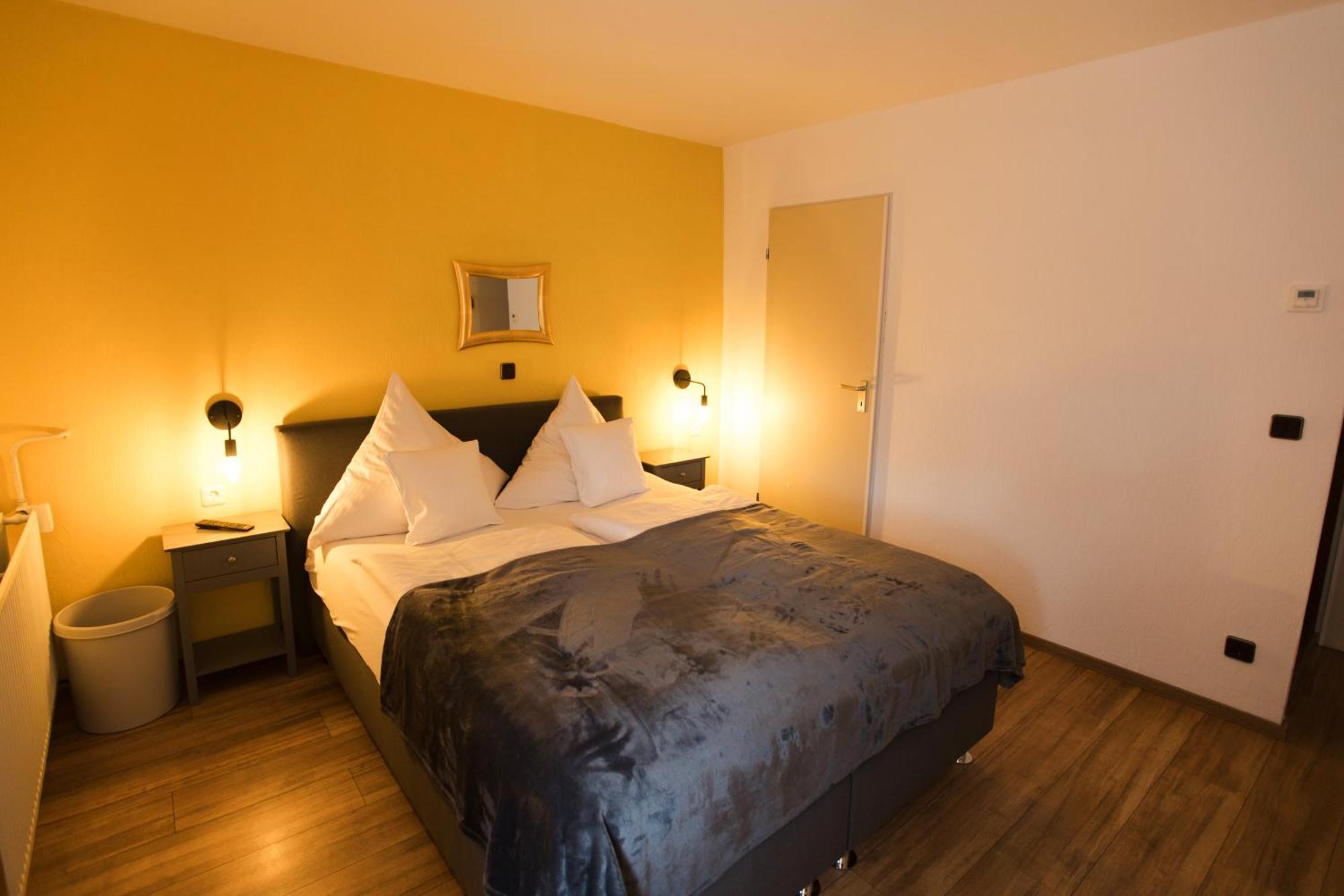 Ratskeller Hotel & Restaurant Krov Ngoại thất bức ảnh
