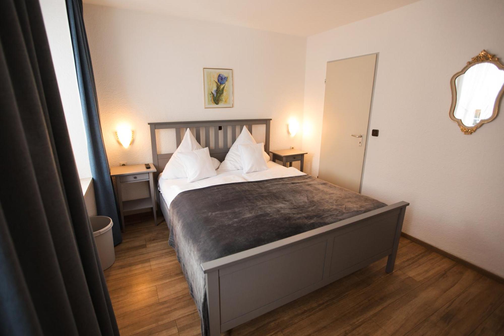 Ratskeller Hotel & Restaurant Krov Ngoại thất bức ảnh