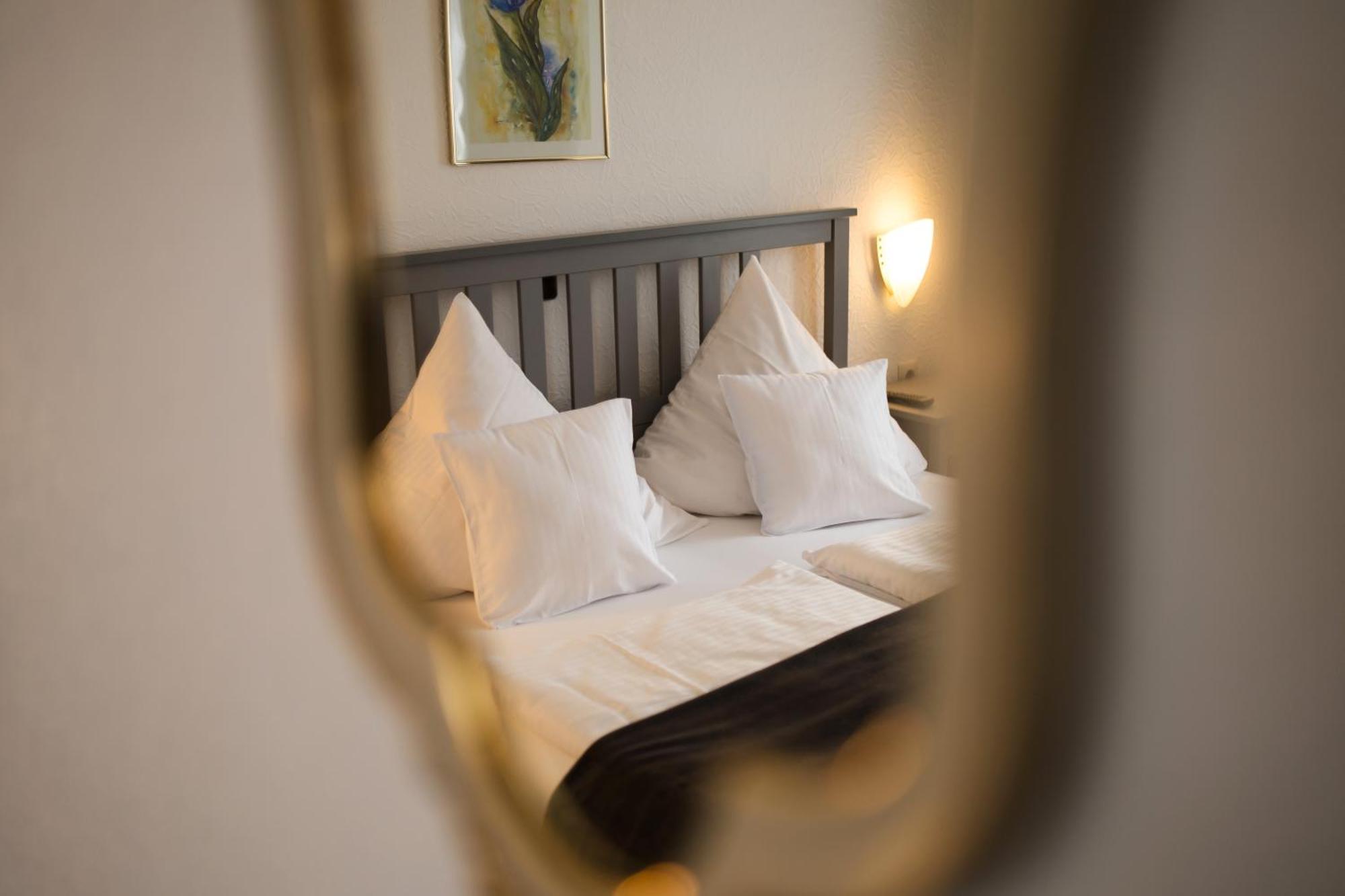 Ratskeller Hotel & Restaurant Krov Ngoại thất bức ảnh