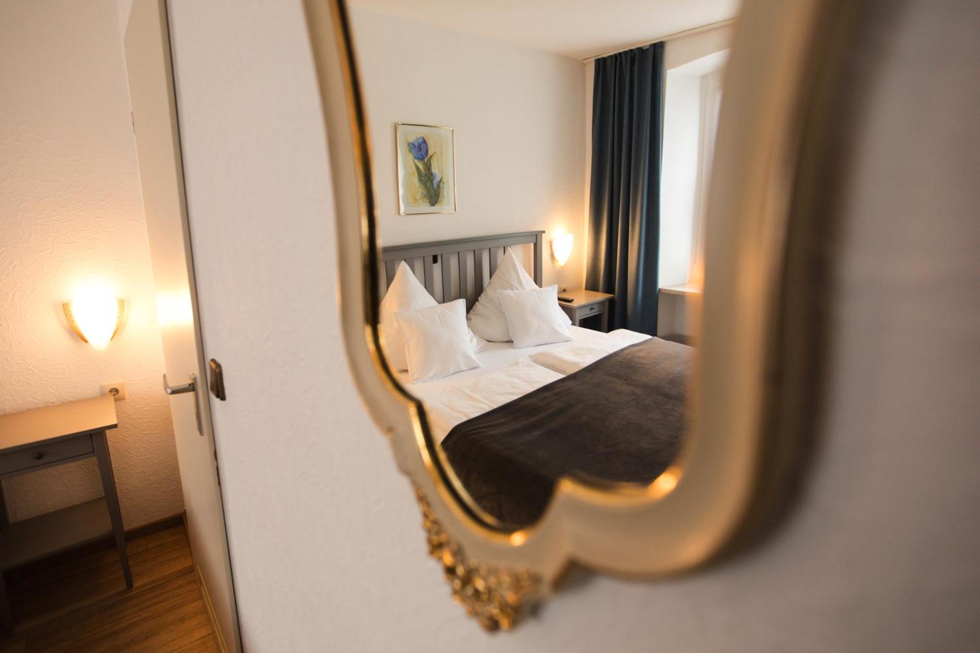 Ratskeller Hotel & Restaurant Krov Ngoại thất bức ảnh