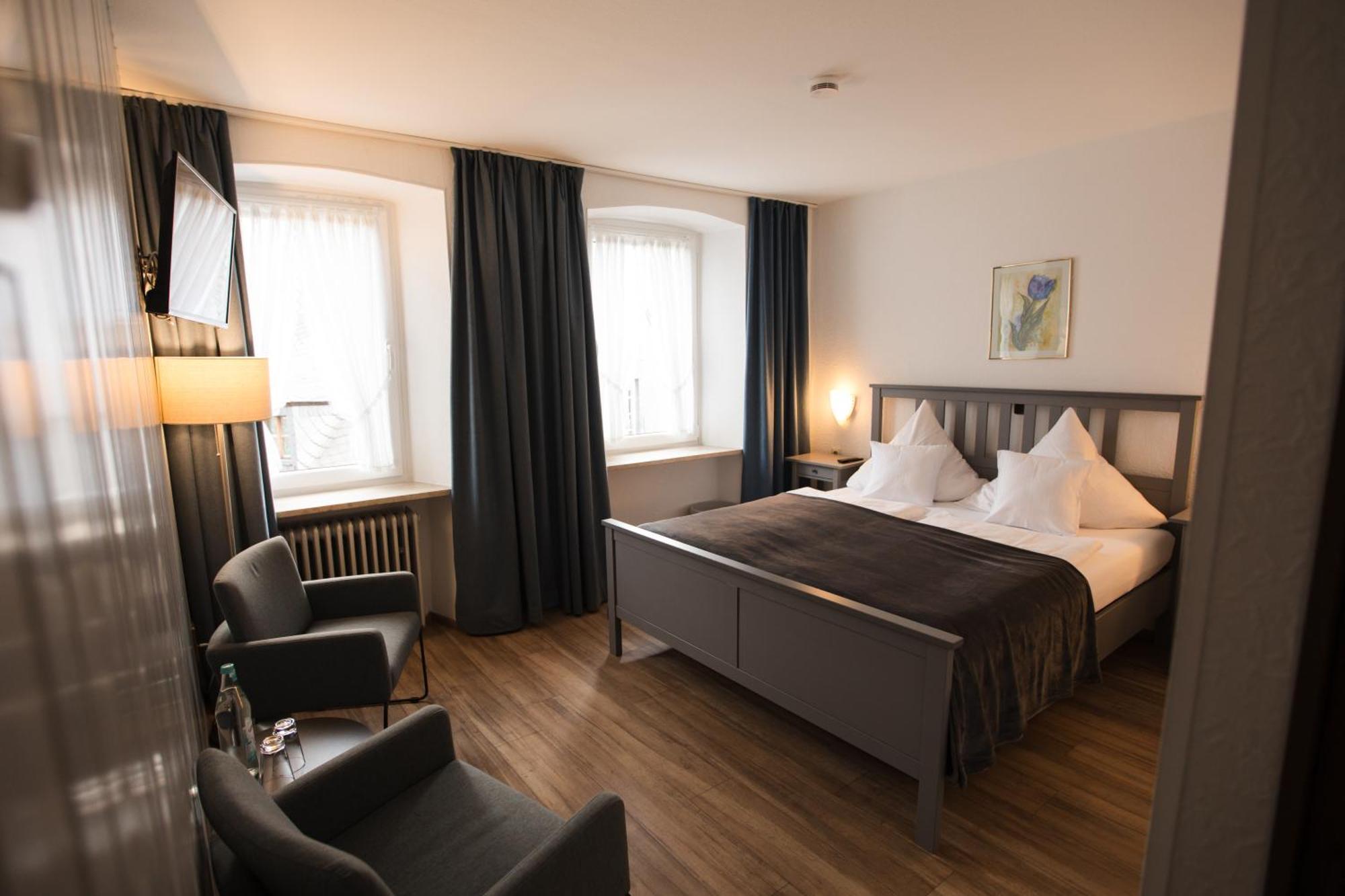 Ratskeller Hotel & Restaurant Krov Ngoại thất bức ảnh