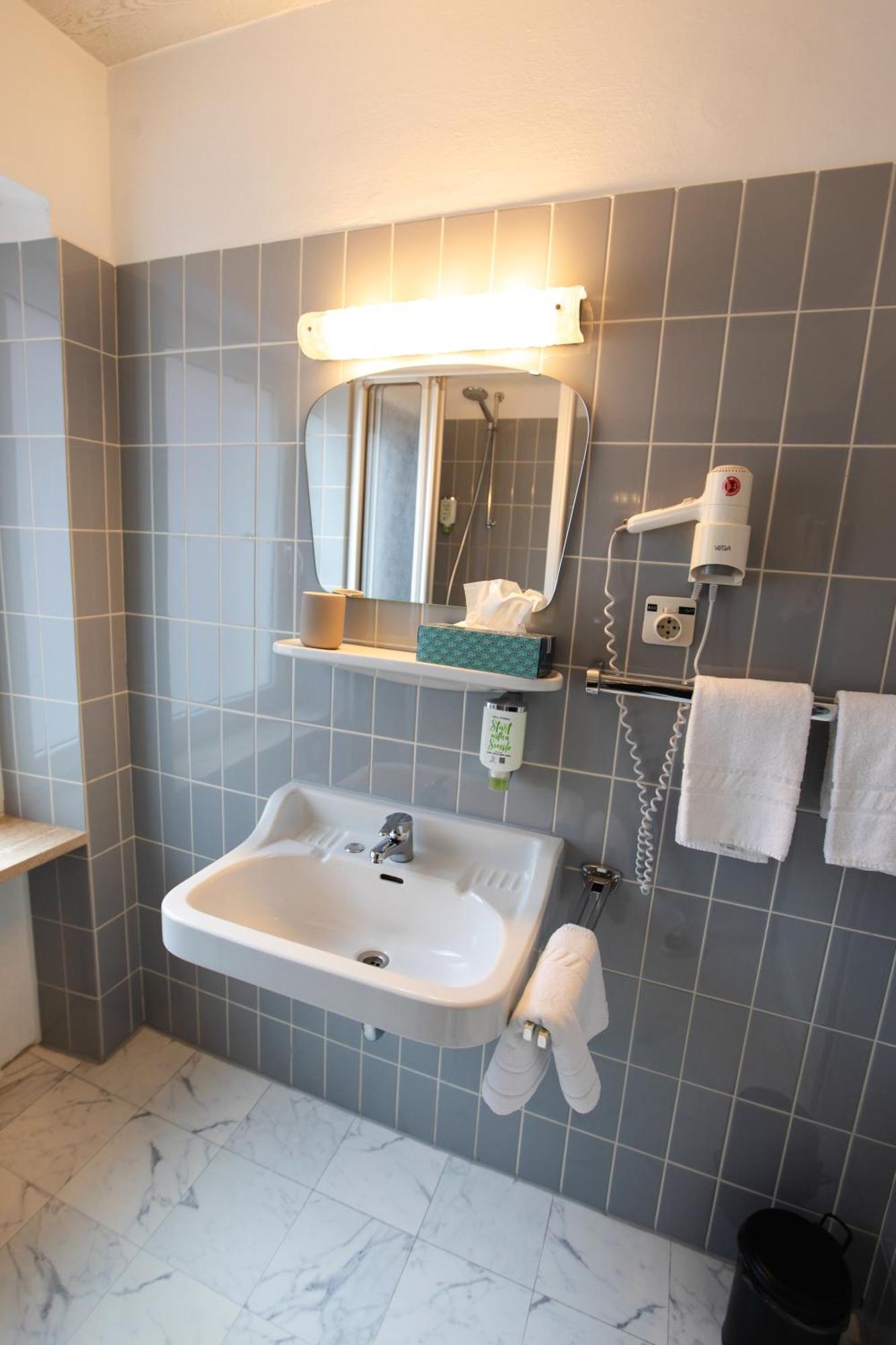 Ratskeller Hotel & Restaurant Krov Ngoại thất bức ảnh
