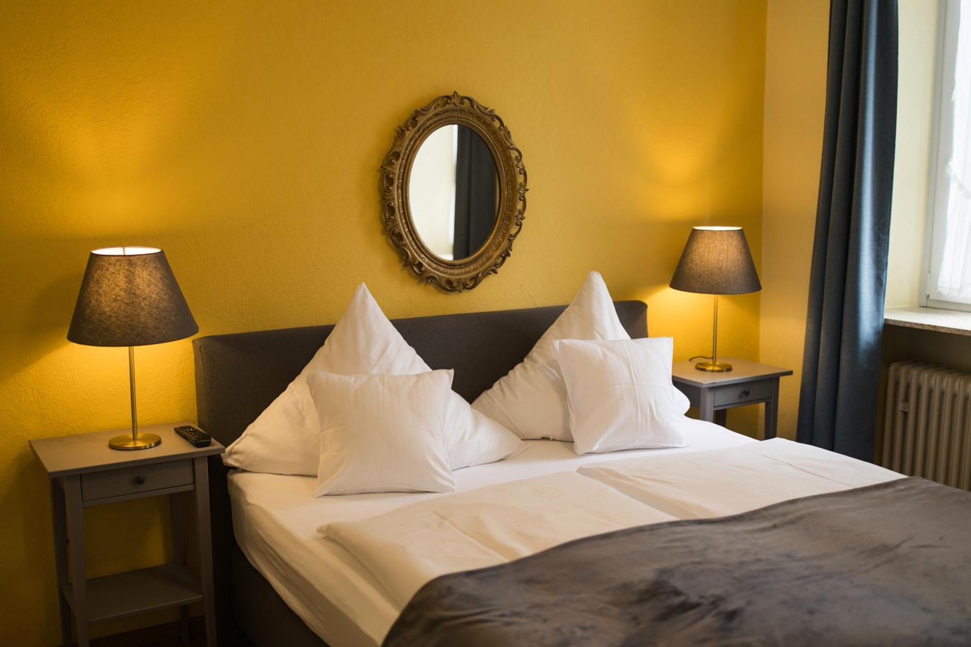 Ratskeller Hotel & Restaurant Krov Ngoại thất bức ảnh