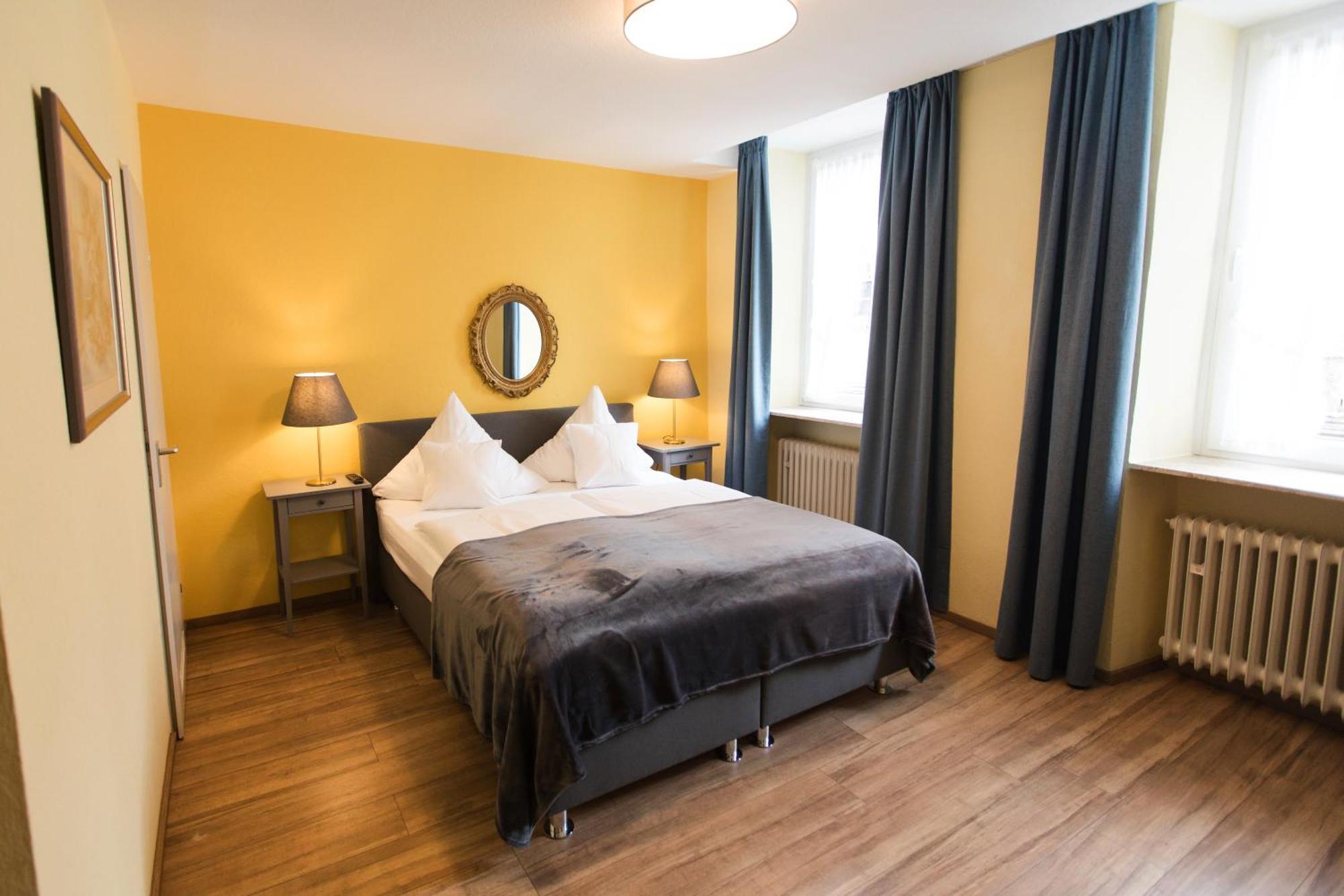 Ratskeller Hotel & Restaurant Krov Ngoại thất bức ảnh