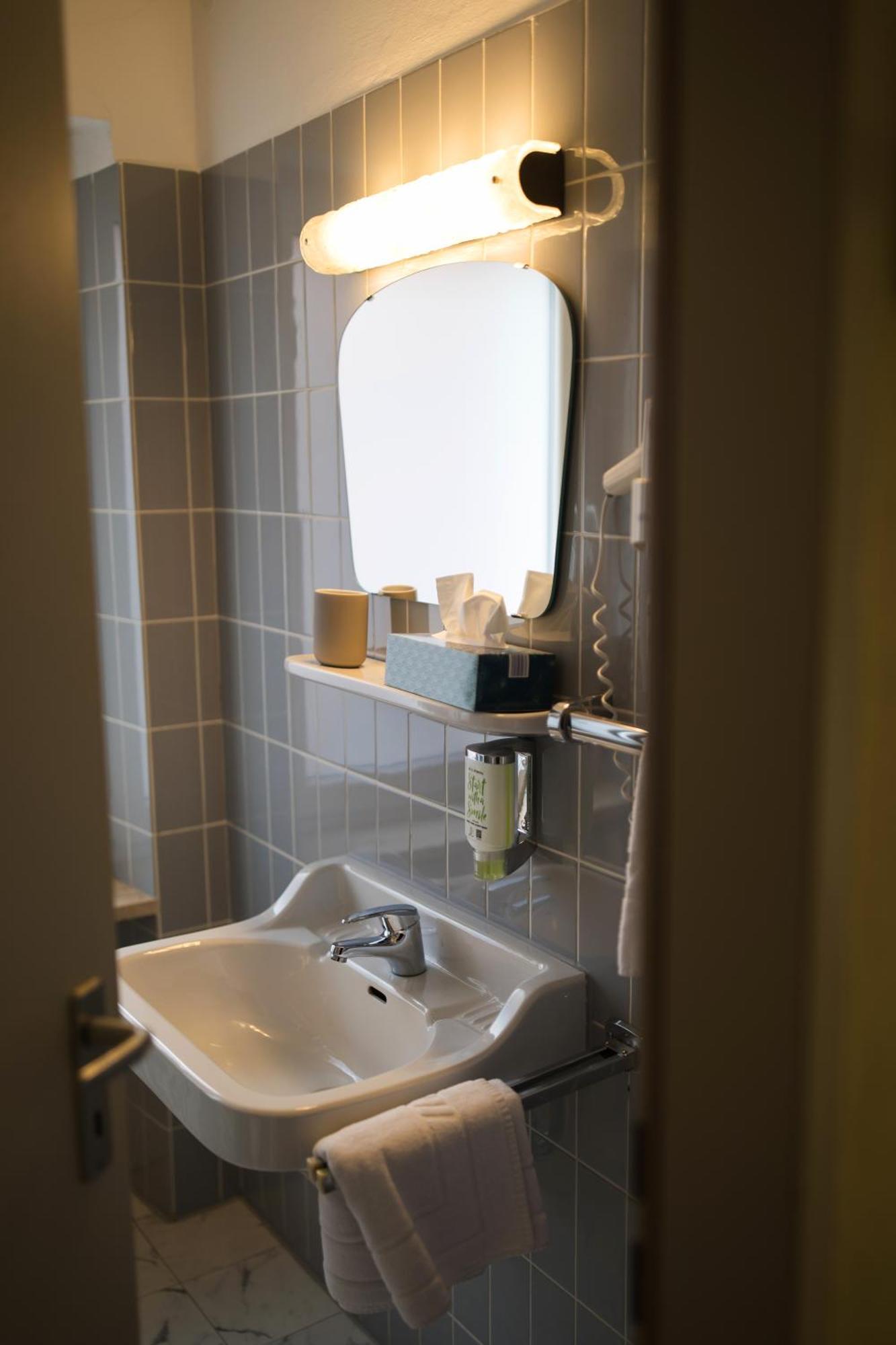 Ratskeller Hotel & Restaurant Krov Ngoại thất bức ảnh