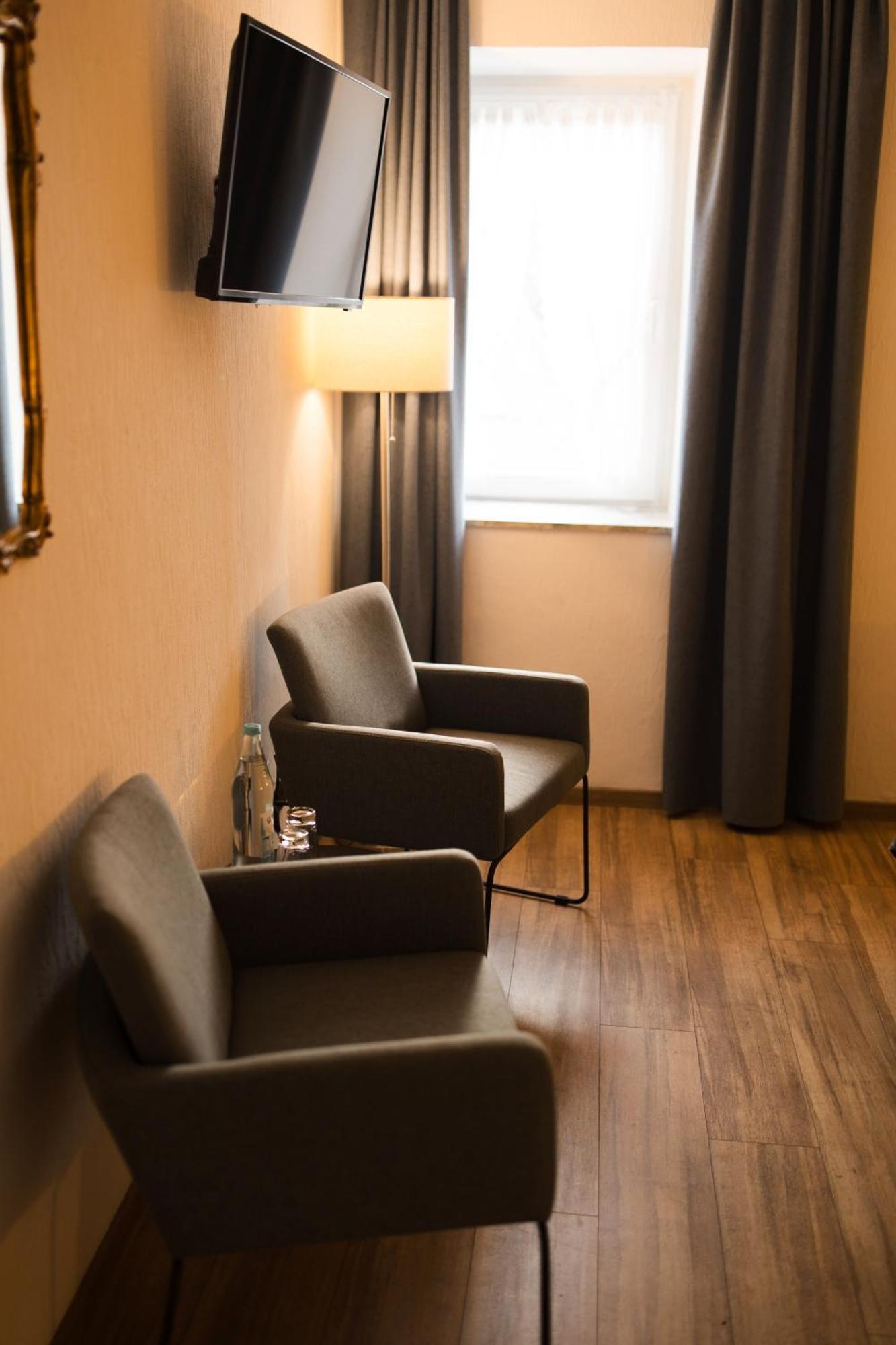 Ratskeller Hotel & Restaurant Krov Ngoại thất bức ảnh