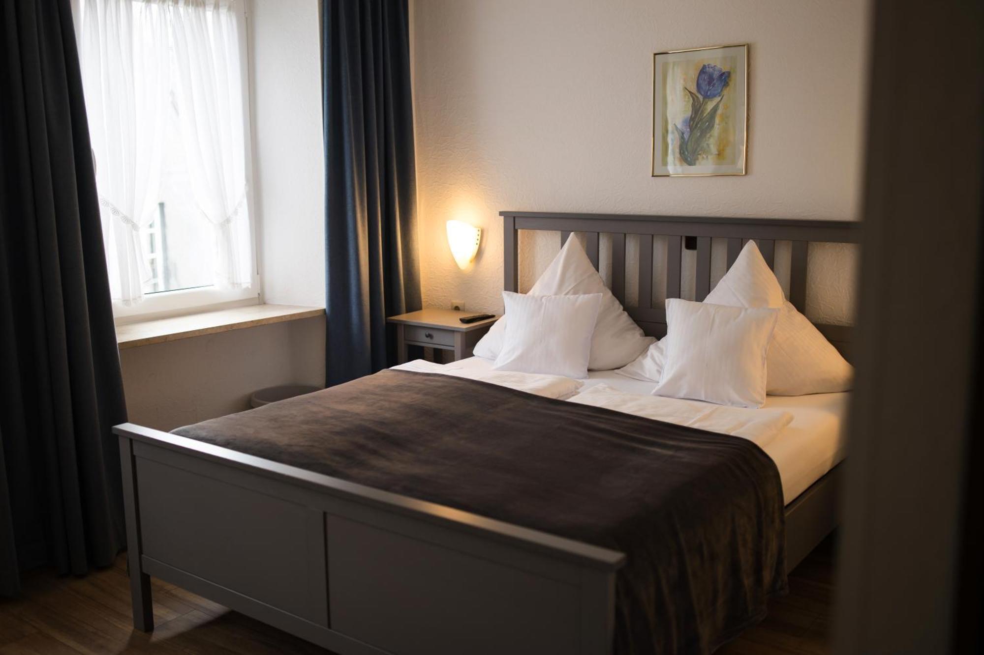 Ratskeller Hotel & Restaurant Krov Ngoại thất bức ảnh