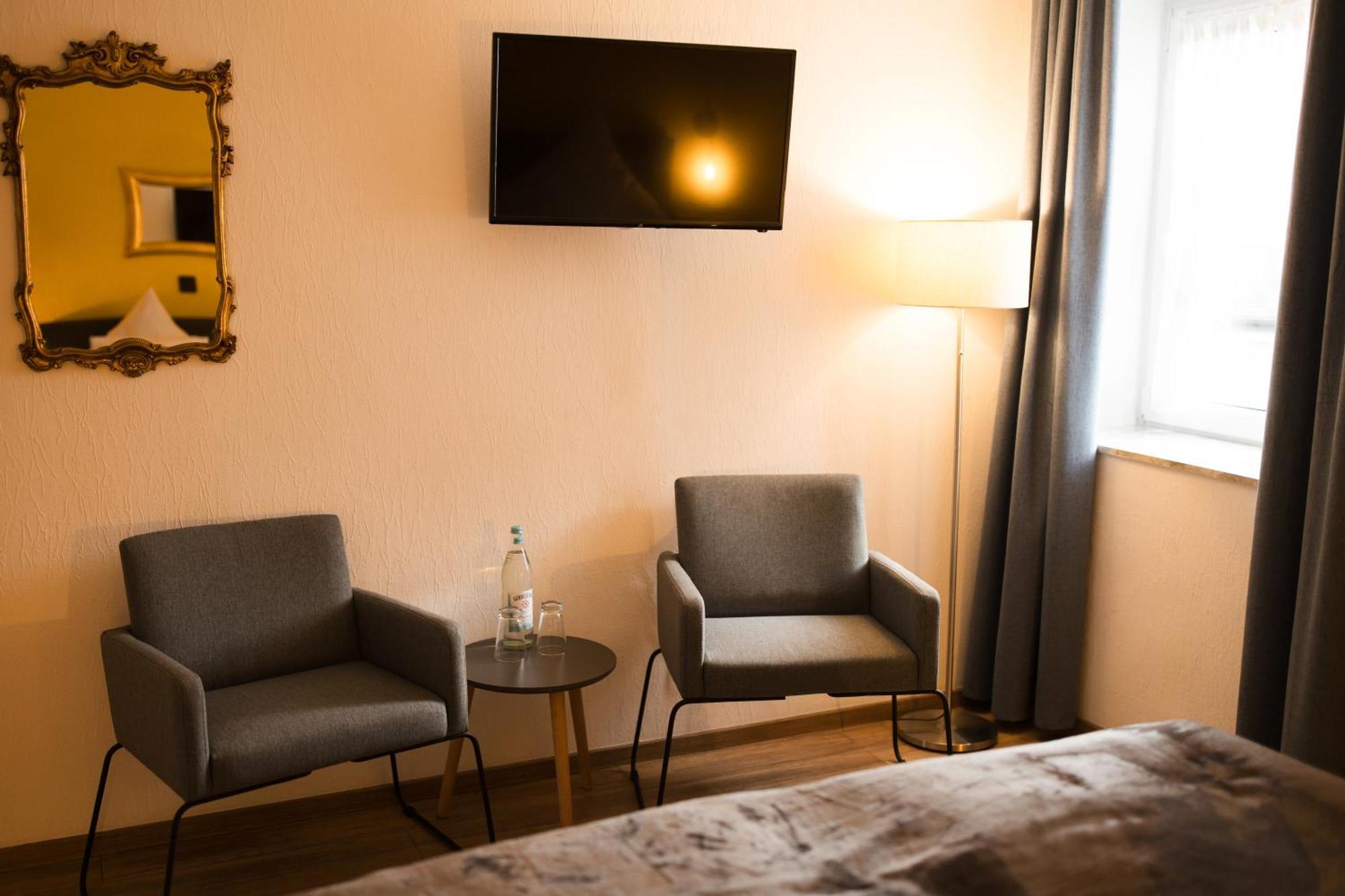 Ratskeller Hotel & Restaurant Krov Ngoại thất bức ảnh