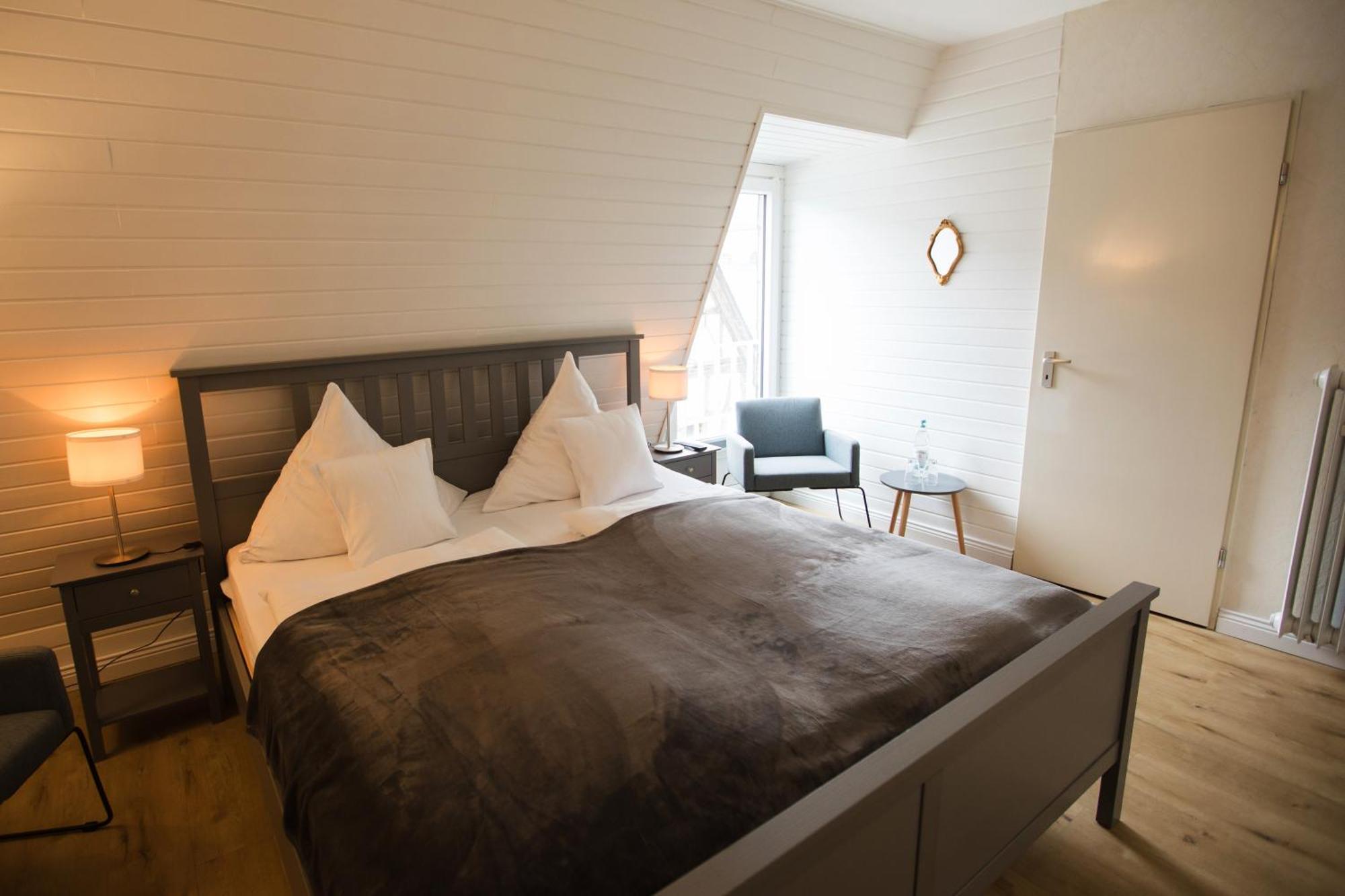 Ratskeller Hotel & Restaurant Krov Ngoại thất bức ảnh