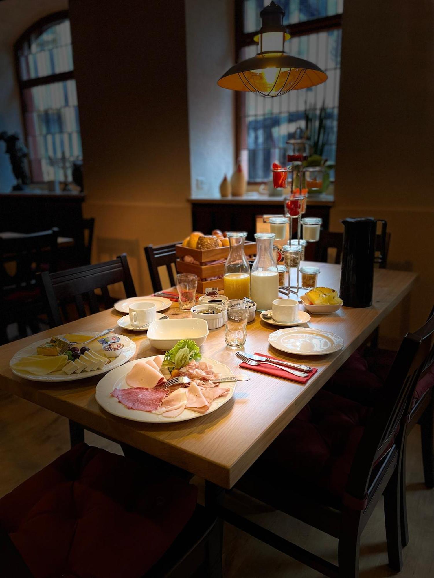 Ratskeller Hotel & Restaurant Krov Ngoại thất bức ảnh