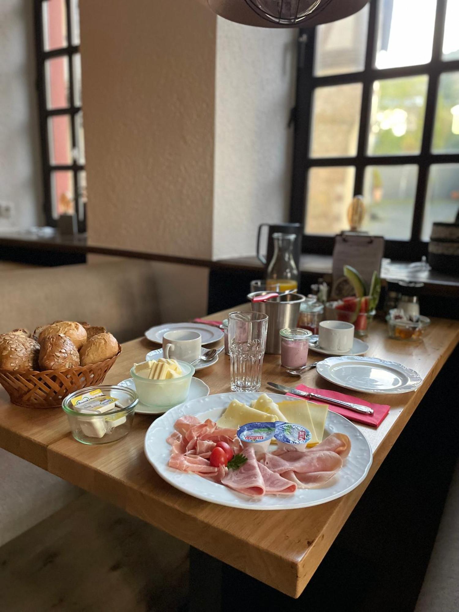 Ratskeller Hotel & Restaurant Krov Ngoại thất bức ảnh
