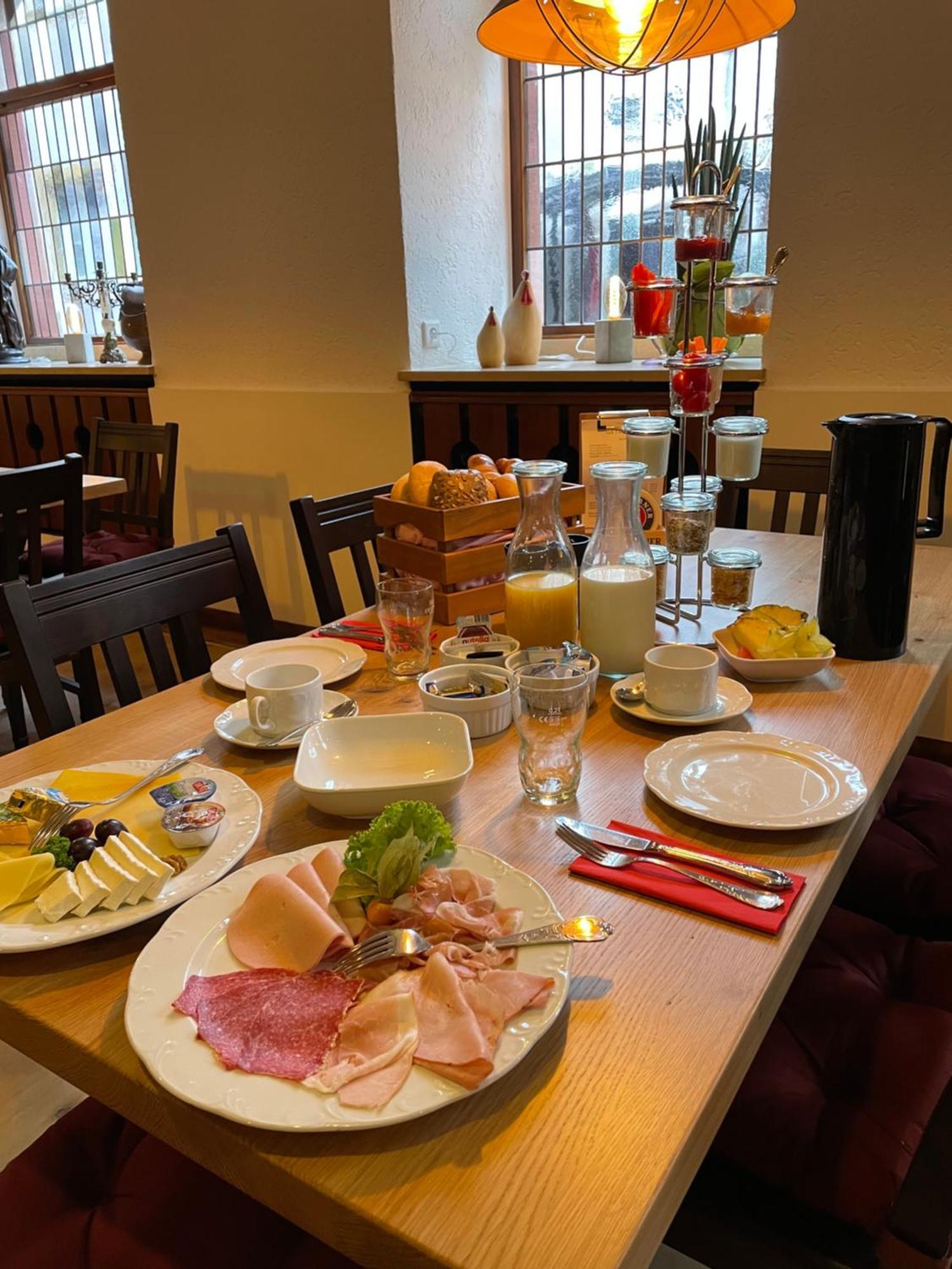 Ratskeller Hotel & Restaurant Krov Ngoại thất bức ảnh