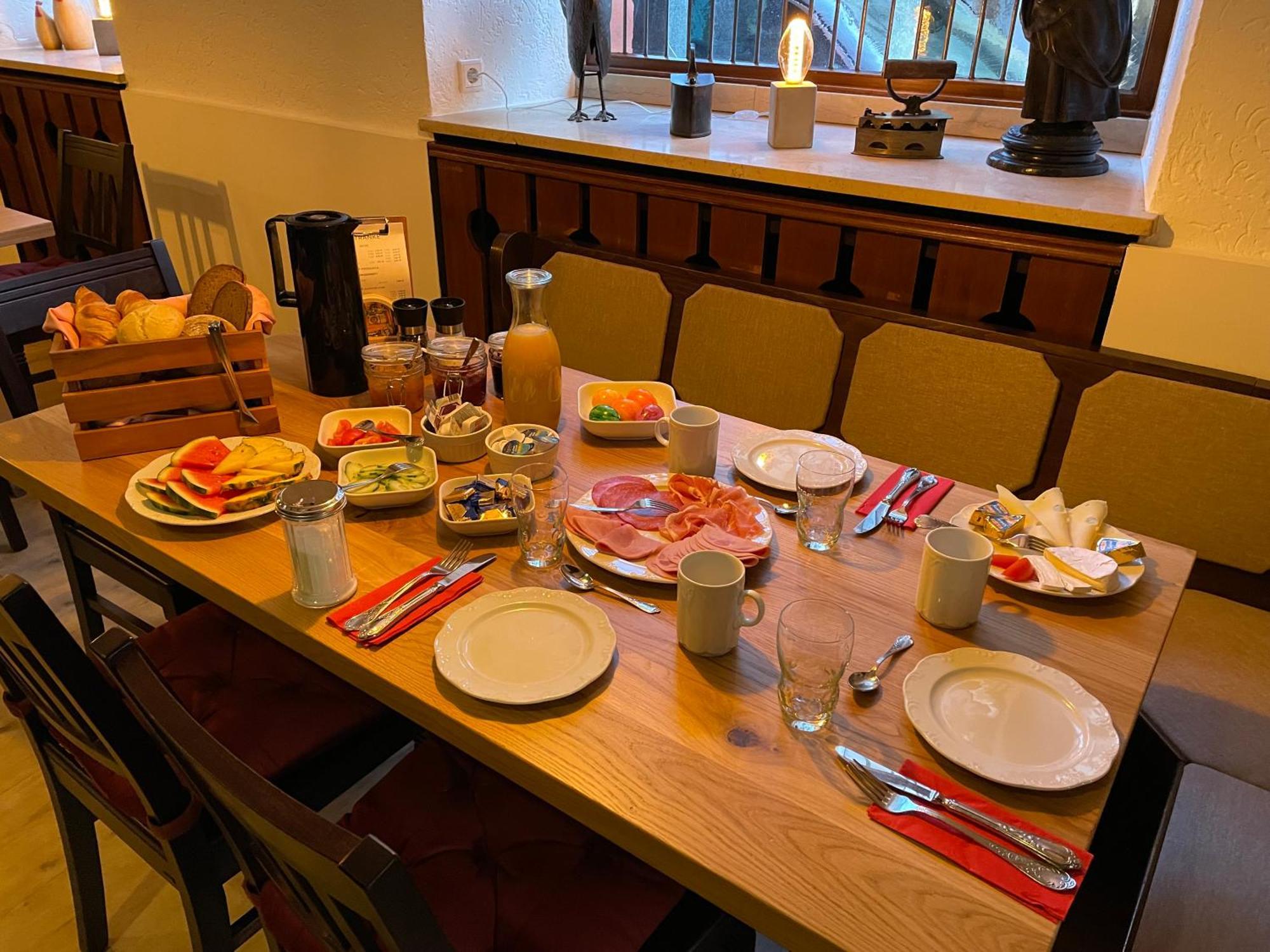 Ratskeller Hotel & Restaurant Krov Ngoại thất bức ảnh